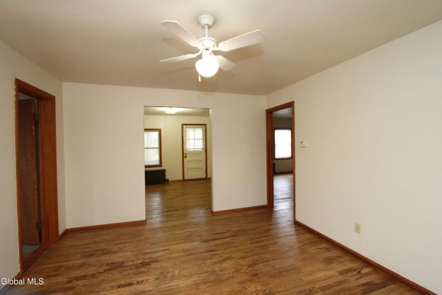 15 Pawling Avenue, Halfmoon, NY 12118