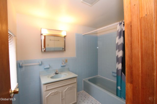 15 Pawling Avenue, Halfmoon, NY 12118