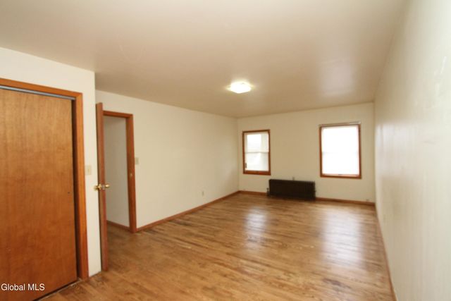 15 Pawling Avenue, Halfmoon, NY 12118