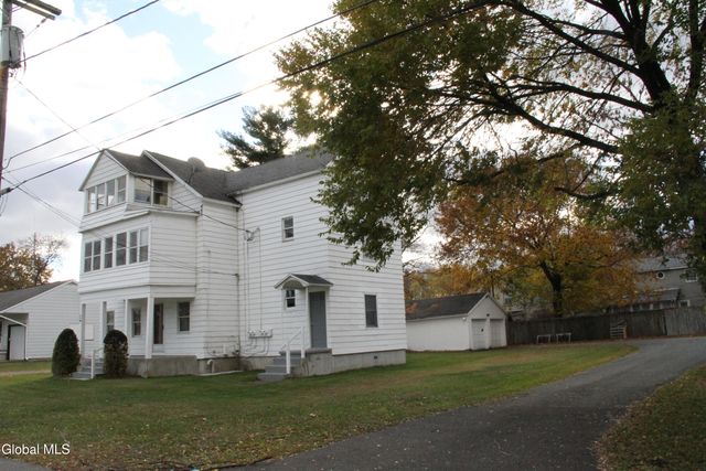 15 Pawling Avenue, Halfmoon, NY 12118