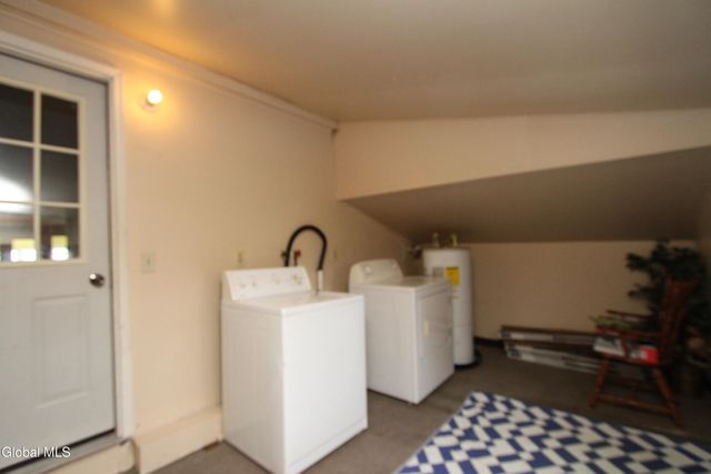 15 Pawling Avenue, Halfmoon, NY 12118