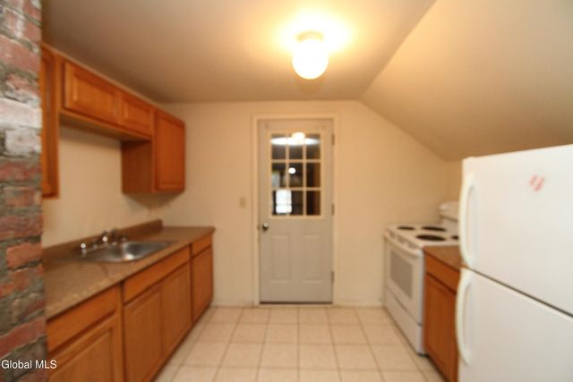 15 Pawling Avenue, Halfmoon, NY 12118