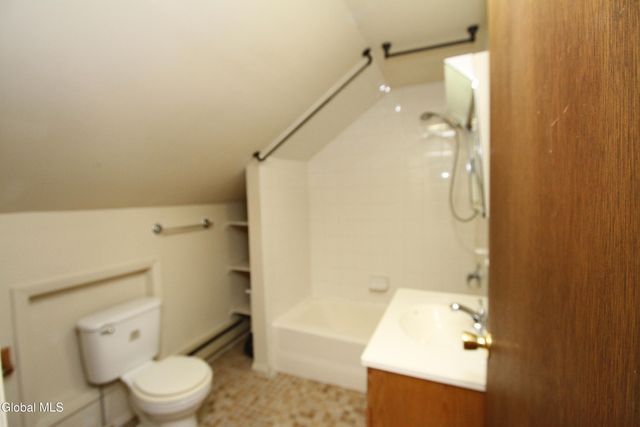 15 Pawling Avenue, Halfmoon, NY 12118