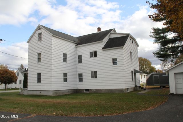 15 Pawling Avenue, Halfmoon, NY 12118