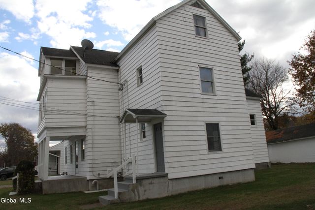 15 Pawling Avenue, Halfmoon, NY 12118