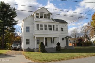 15 Pawling Avenue, Halfmoon, NY 12118