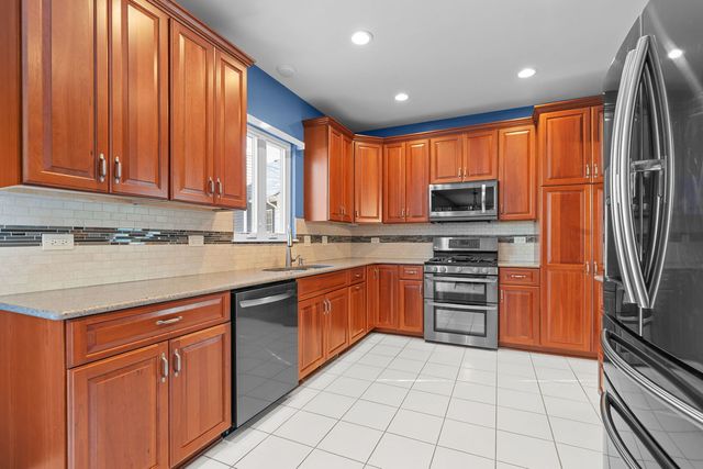 5 Talcott Avenue, Crystal Lake, IL 60014