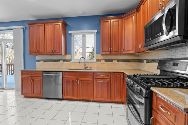 5 Talcott Avenue, Crystal Lake, IL 60014