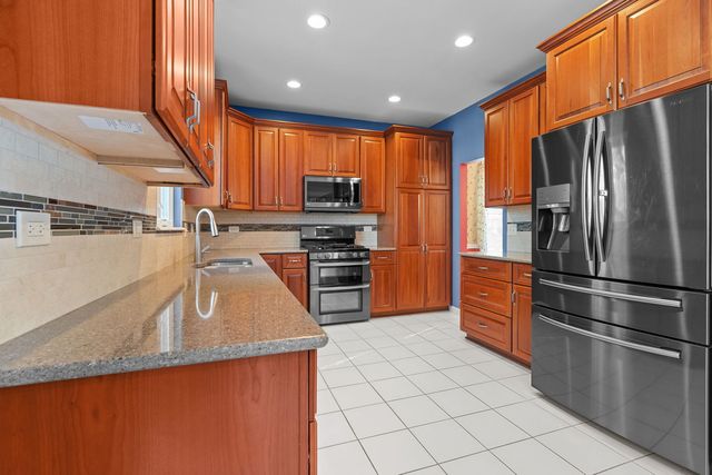 5 Talcott Avenue, Crystal Lake, IL 60014