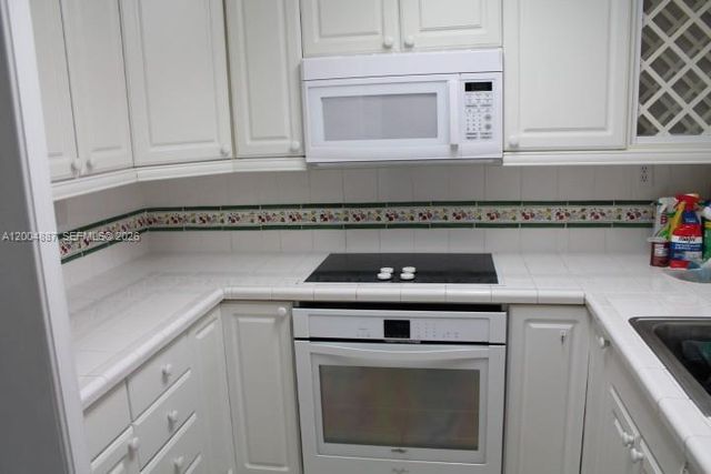 540 Brickell Key Dr 724, Miami, FL 33131