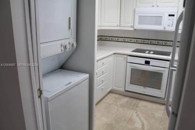 540 Brickell Key Dr 724, Miami, FL 33131