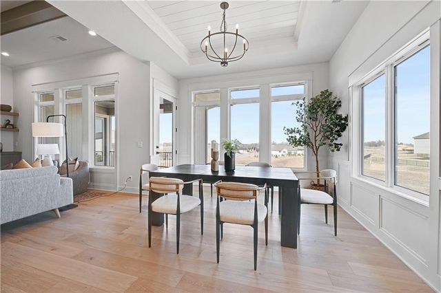 22164 W 94th Terrace, Lenexa, KS 66220