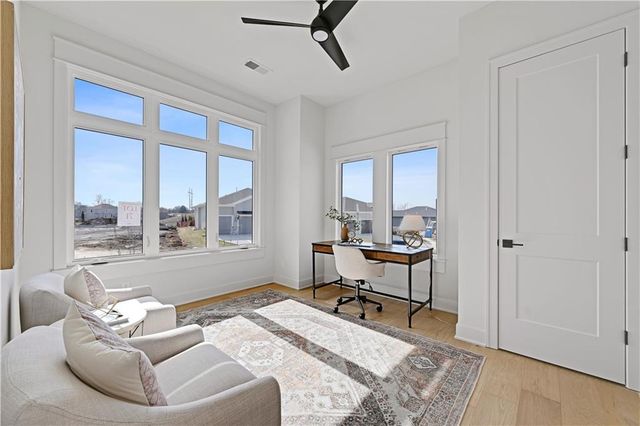 22164 W 94th Terrace, Lenexa, KS 66220