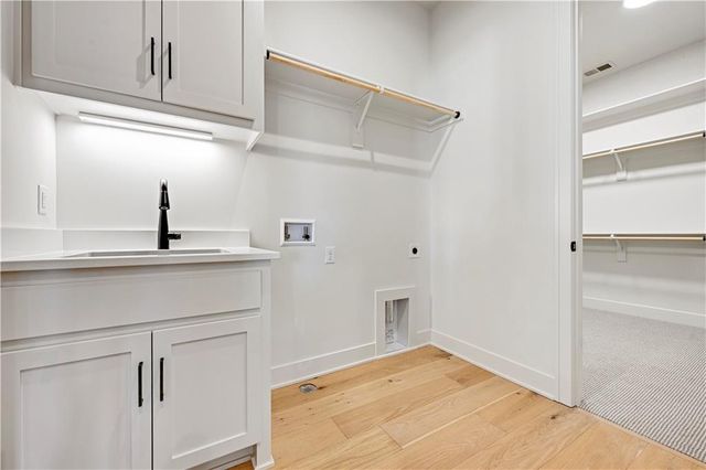 22164 W 94th Terrace, Lenexa, KS 66220