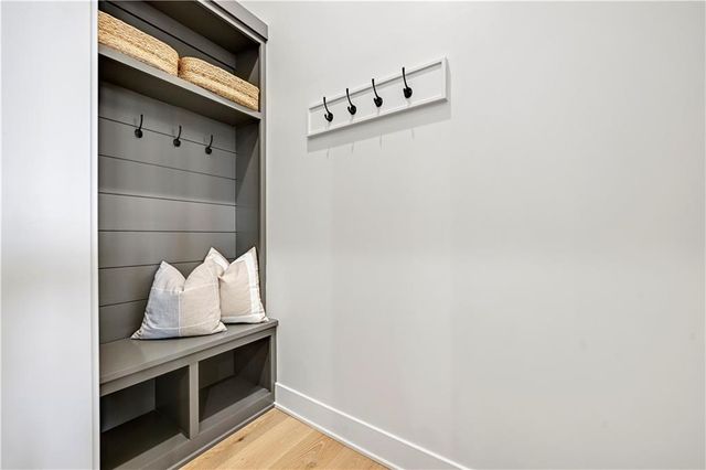 22164 W 94th Terrace, Lenexa, KS 66220