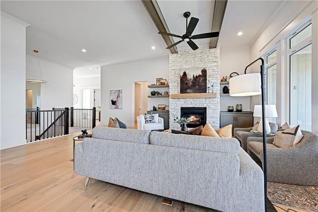 22164 W 94th Terrace, Lenexa, KS 66220