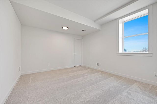 22164 W 94th Terrace, Lenexa, KS 66220