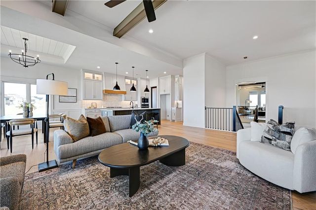 22164 W 94th Terrace, Lenexa, KS 66220