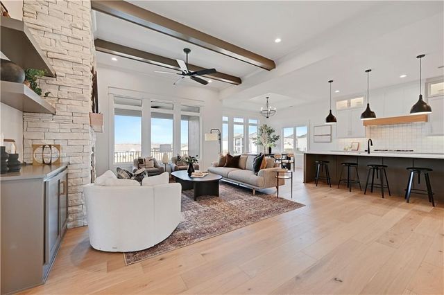 22164 W 94th Terrace, Lenexa, KS 66220