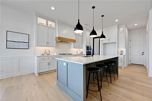 22164 W 94th Terrace, Lenexa, KS 66220