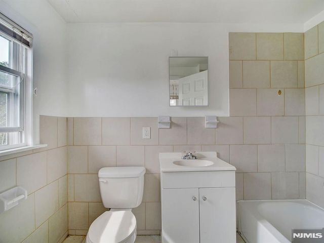 147 Huntington Terrace 143, Newark, NJ 07112