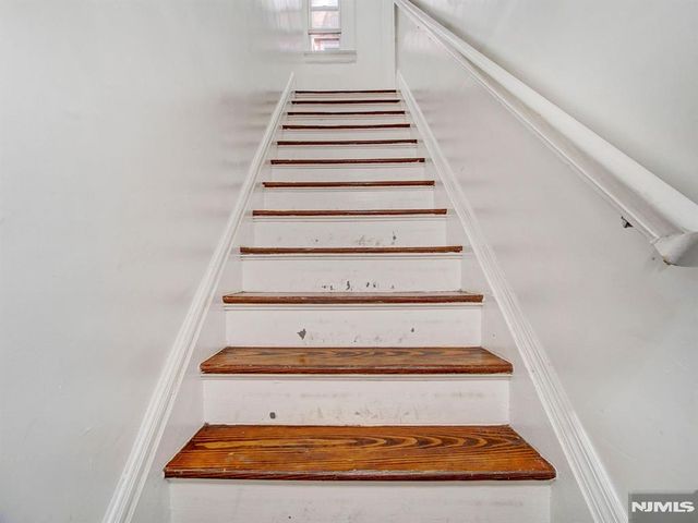 147 Huntington Terrace 143, Newark, NJ 07112