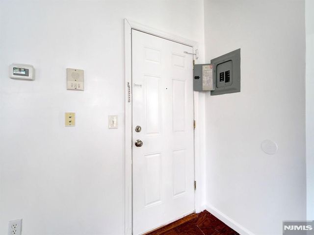147 Huntington Terrace 143, Newark, NJ 07112