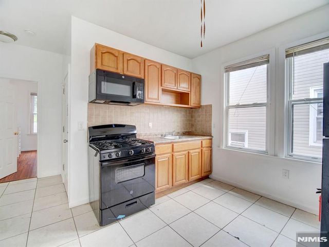 147 Huntington Terrace 143, Newark, NJ 07112