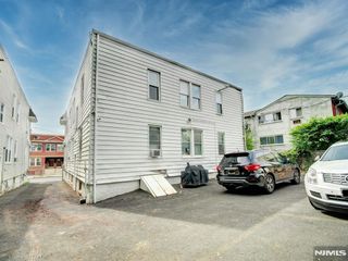 147 Huntington Terrace 143, Newark, NJ 07112