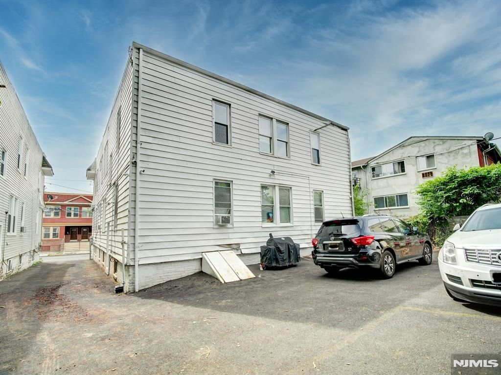 147 Huntington Terrace 143, Newark, NJ 07112