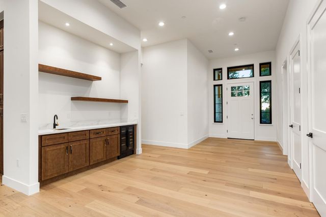 23517 Darkhorse Dr, Auburn, CA 95602