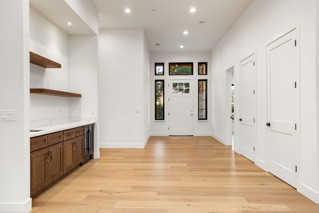 23517 Darkhorse Dr, Auburn, CA 95602