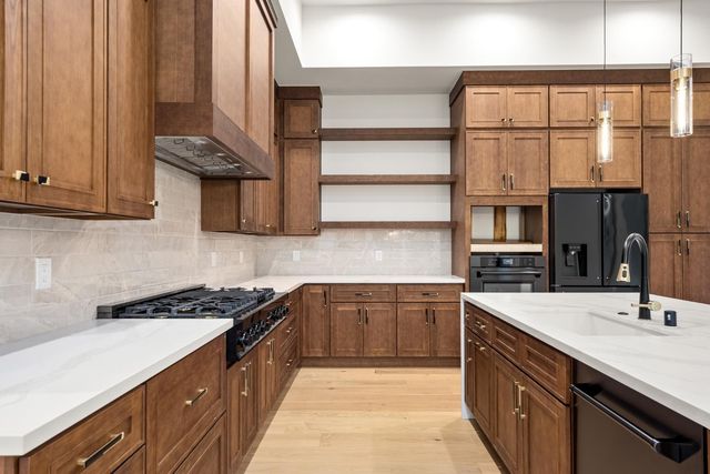 23517 Darkhorse Dr, Auburn, CA 95602