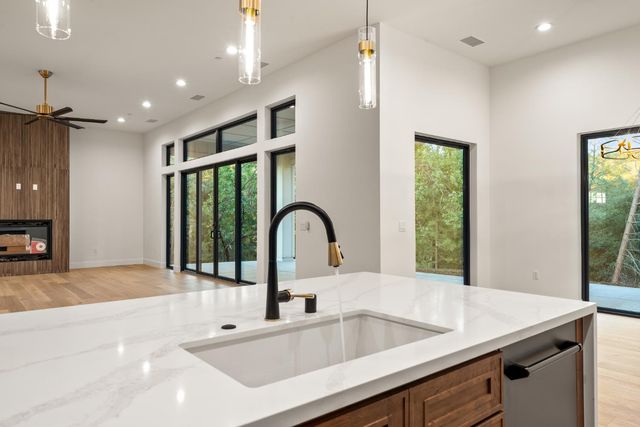 23517 Darkhorse Dr, Auburn, CA 95602