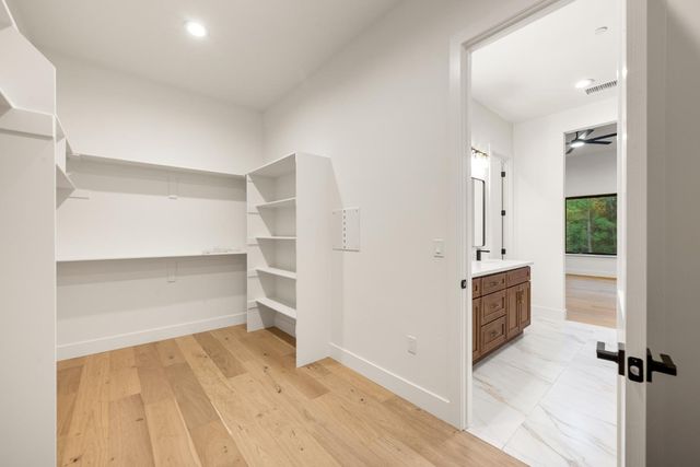 23517 Darkhorse Dr, Auburn, CA 95602