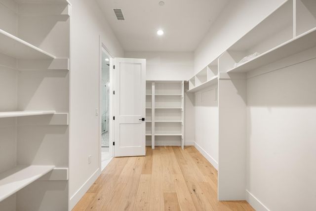 23517 Darkhorse Dr, Auburn, CA 95602