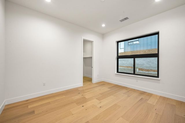 23517 Darkhorse Dr, Auburn, CA 95602