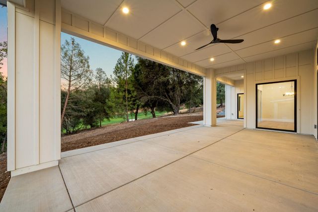 23517 Darkhorse Dr, Auburn, CA 95602