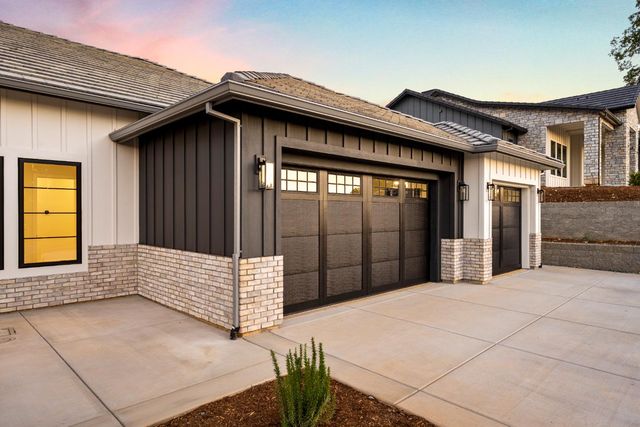 23517 Darkhorse Dr, Auburn, CA 95602