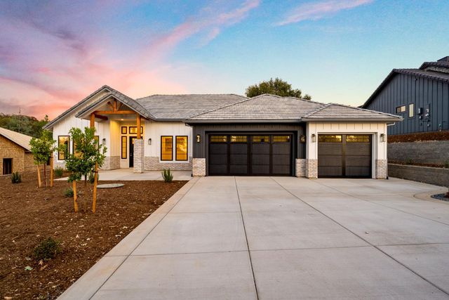 23517 Darkhorse Dr, Auburn, CA 95602