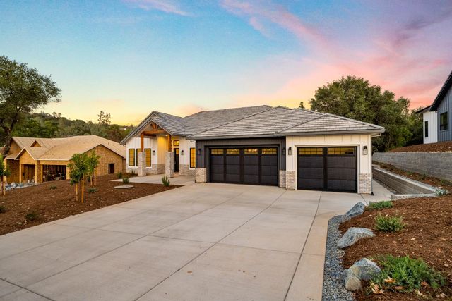 23517 Darkhorse Dr, Auburn, CA 95602
