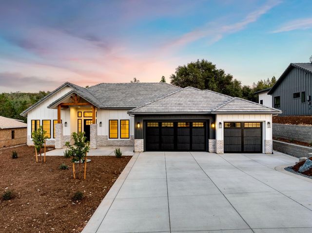 23517 Darkhorse Dr, Auburn, CA 95602