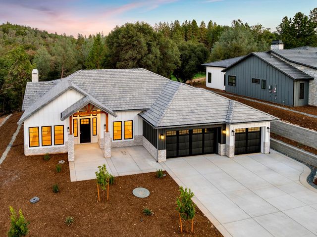 23517 Darkhorse Dr, Auburn, CA 95602