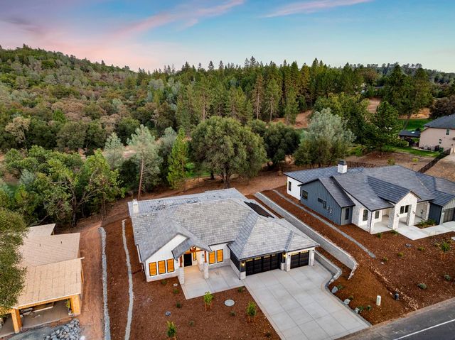 23517 Darkhorse Dr, Auburn, CA 95602