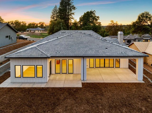 23517 Darkhorse Dr, Auburn, CA 95602