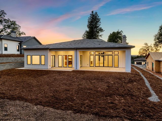 23517 Darkhorse Dr, Auburn, CA 95602