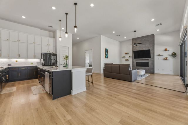 2941 Delaware ST, Leander, TX 78641