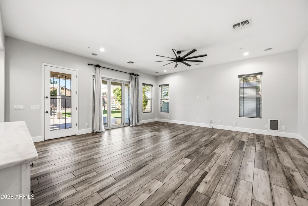 Image 6 of property listing at 17962 W MONTECITO Avenue, Goodyear, AZ 85395