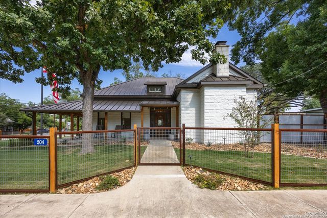504 6th, Comfort, TX 78013