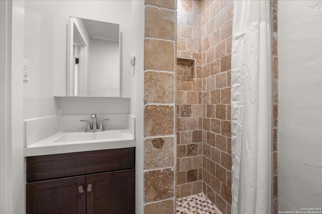 504 6th, Comfort, TX 78013
